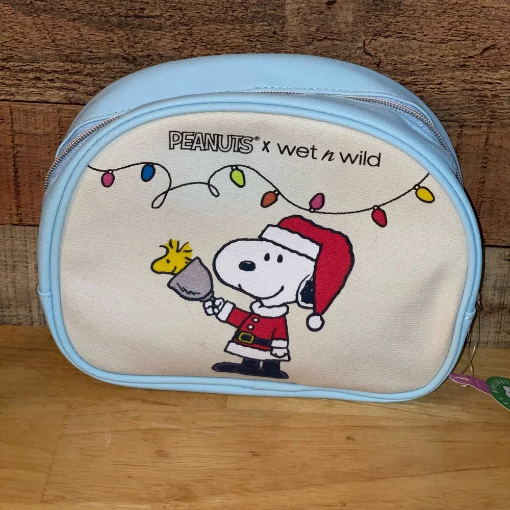 Wet n wild x Peanuts cosmetics bag